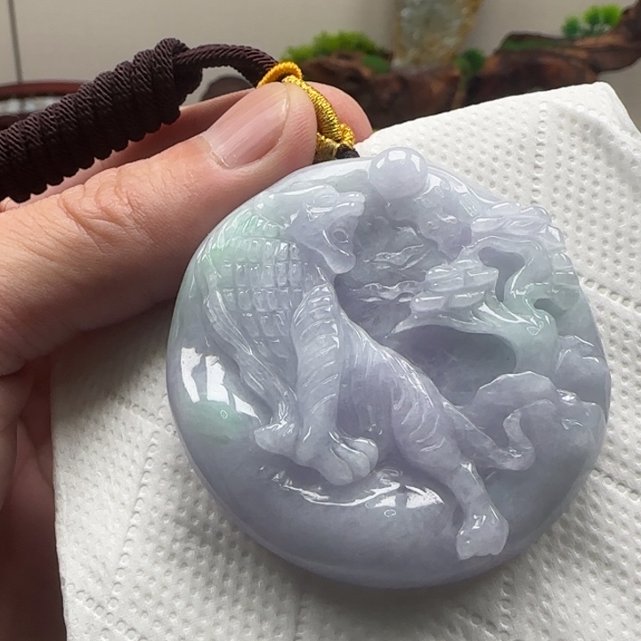 翡翠颈饰未镶嵌虎牌