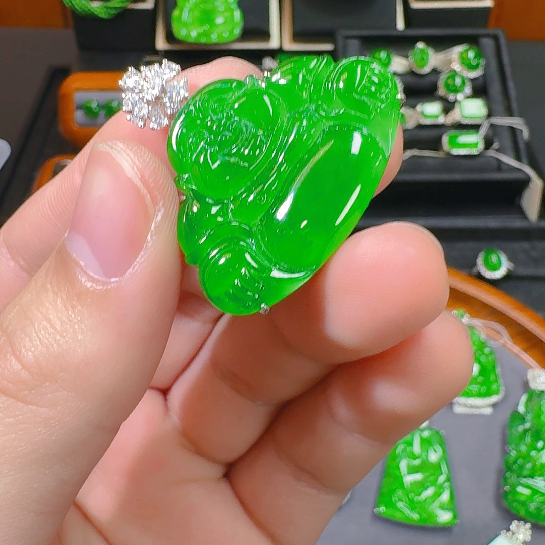 翡翠吊坠(赠链)18K金镶嵌?****?翡翠