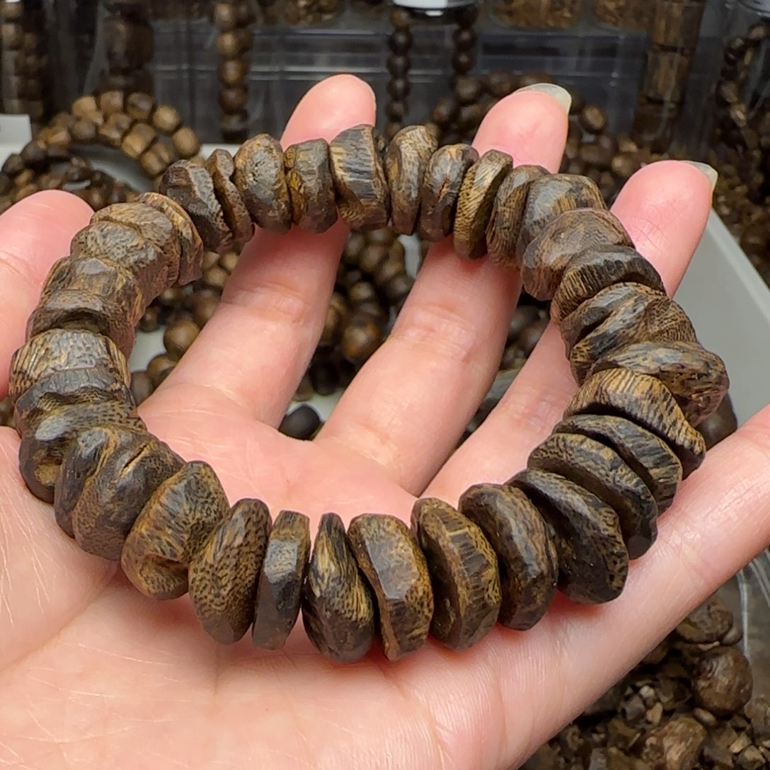 沉香手串玉*单圈树丁包壳老料海南老白棋24.3克