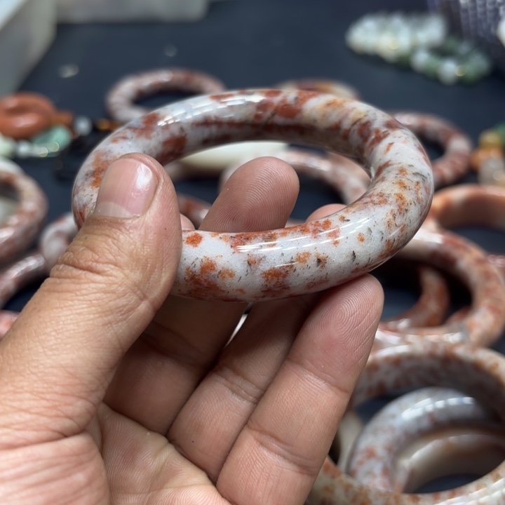 *****石英质玉未镶嵌手镯