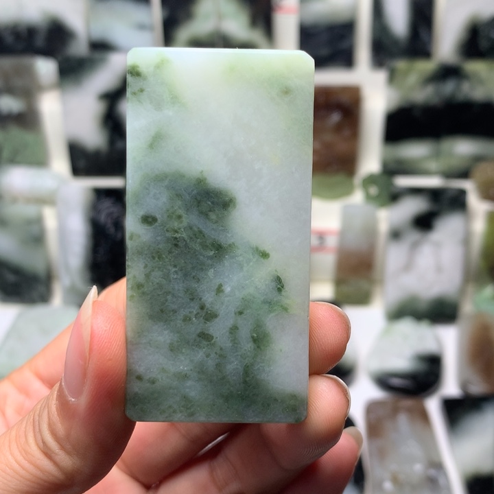 独山玉未镶嵌颈饰