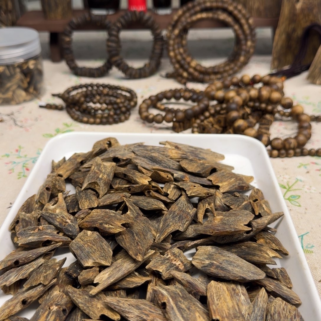 沉香碎屑沉香金丝红油块料50克