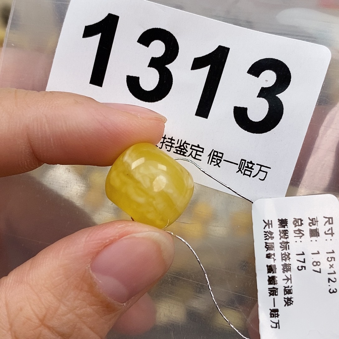 蜜蜡未镶嵌珠宝奇石15