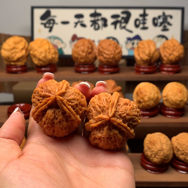 栾***门文玩核桃把件42绣球三棱