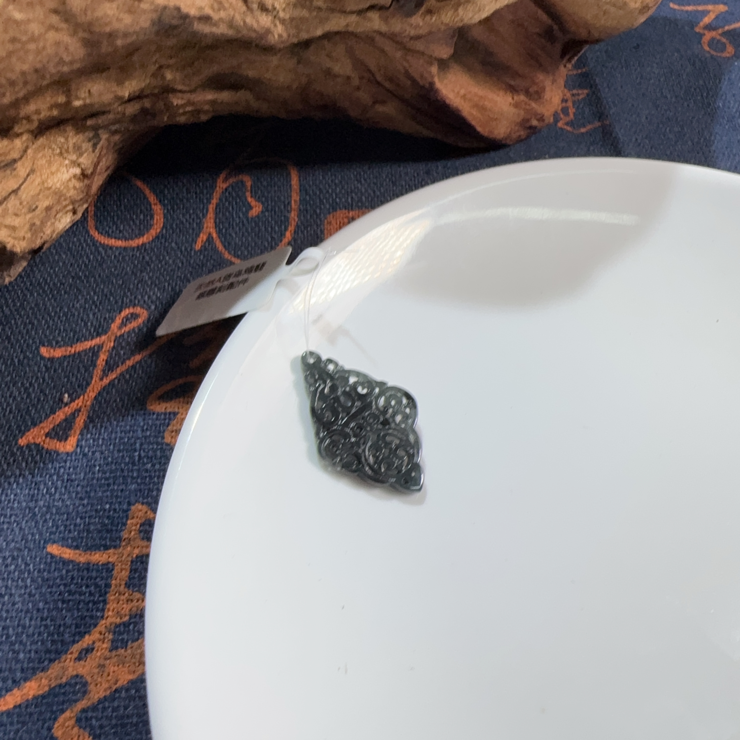 天然A货乌鸡翡翠雕刻配件