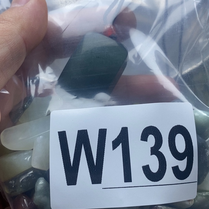 蛇纹石玉未镶嵌鱼缸的