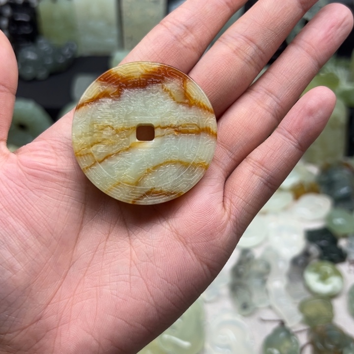 蛇纹石玉颈饰未镶嵌