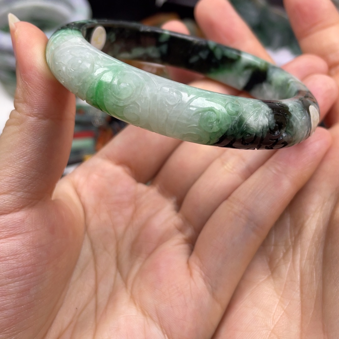 紫***郁翡翠未镶嵌颈饰牌子