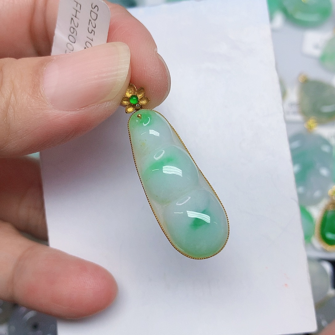 翡翠18K金镶嵌颈饰3678896