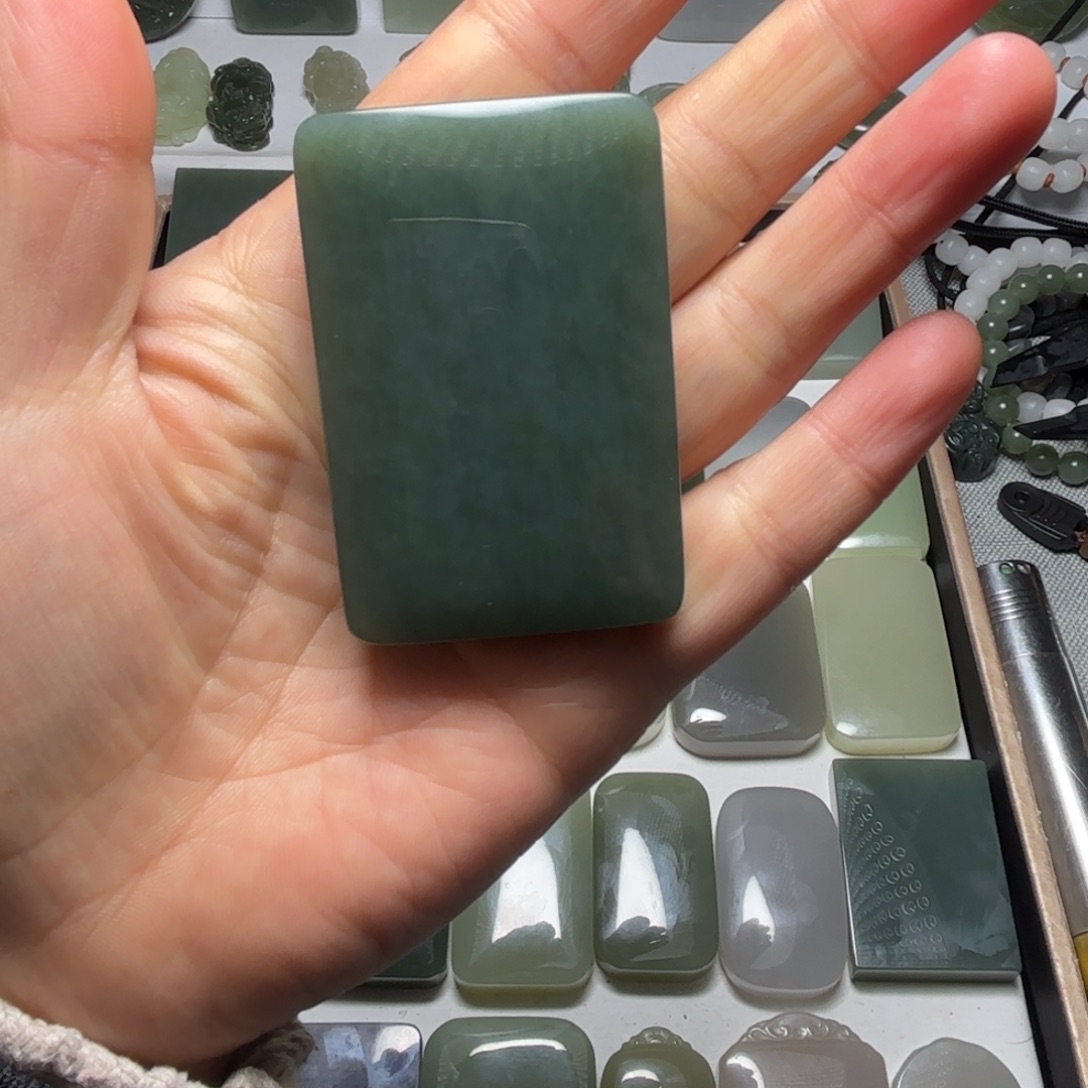 给***钟和田玉未镶嵌颈饰