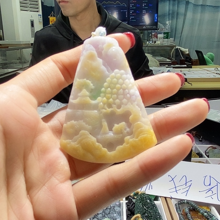 翡翠颈饰未镶嵌翡翠