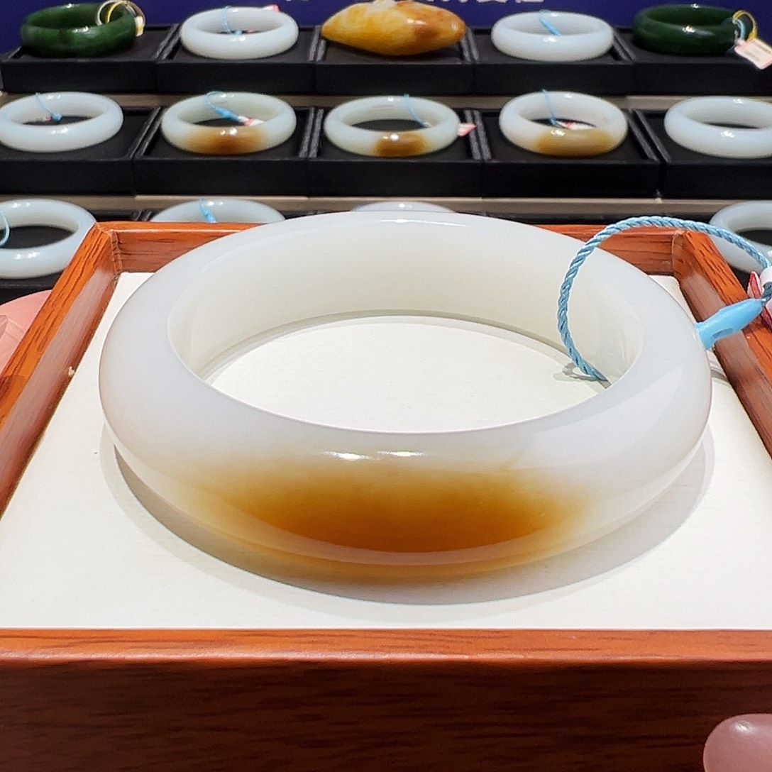 无***神和田玉未镶嵌手镯