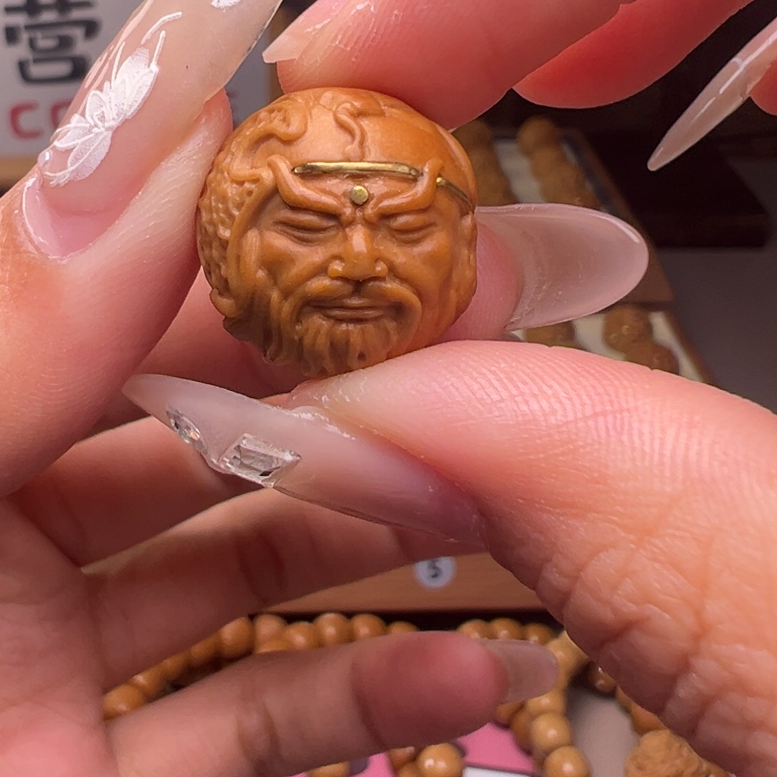 文玩核桃把件镶嵌款玉龙关公18左右尺寸全品有正常封口线