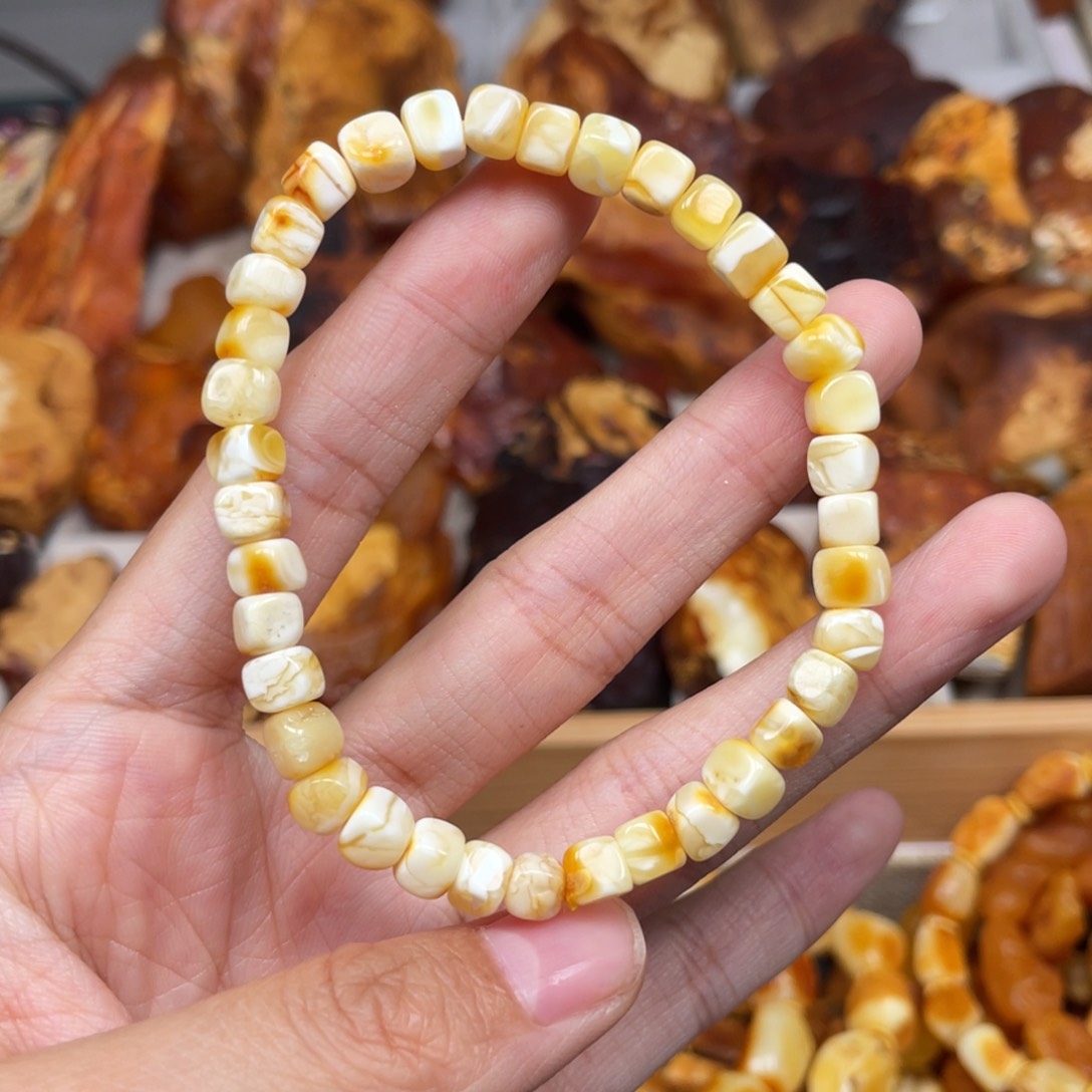 蜜蜡珠宝奇石未镶嵌