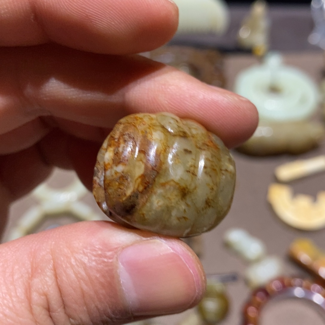 苗***友和田玉（糖玉）未镶嵌颈饰