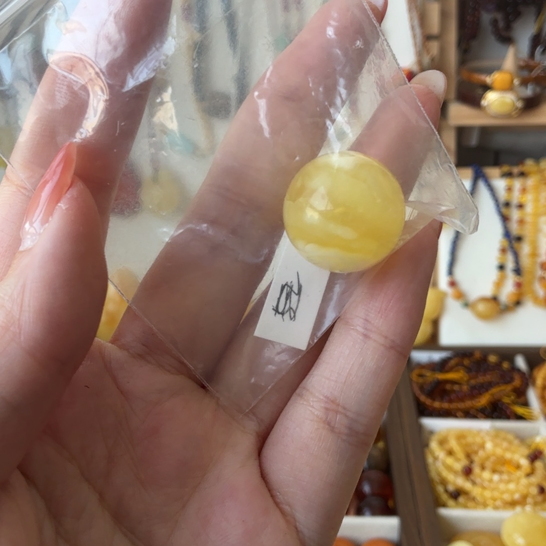 主***～琥珀未镶嵌颈饰单珠子