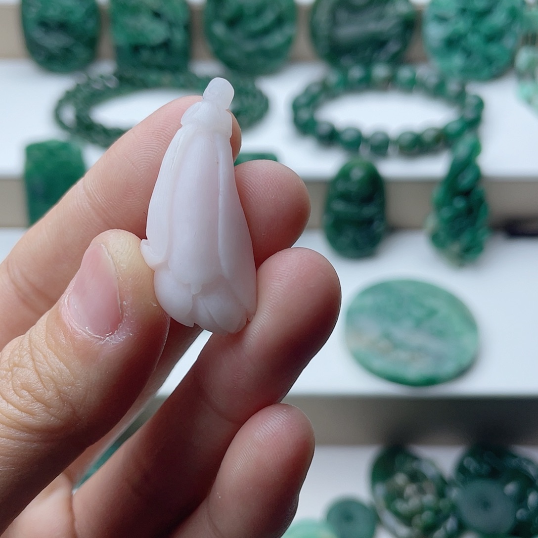 独山玉未镶嵌磨砂挂件