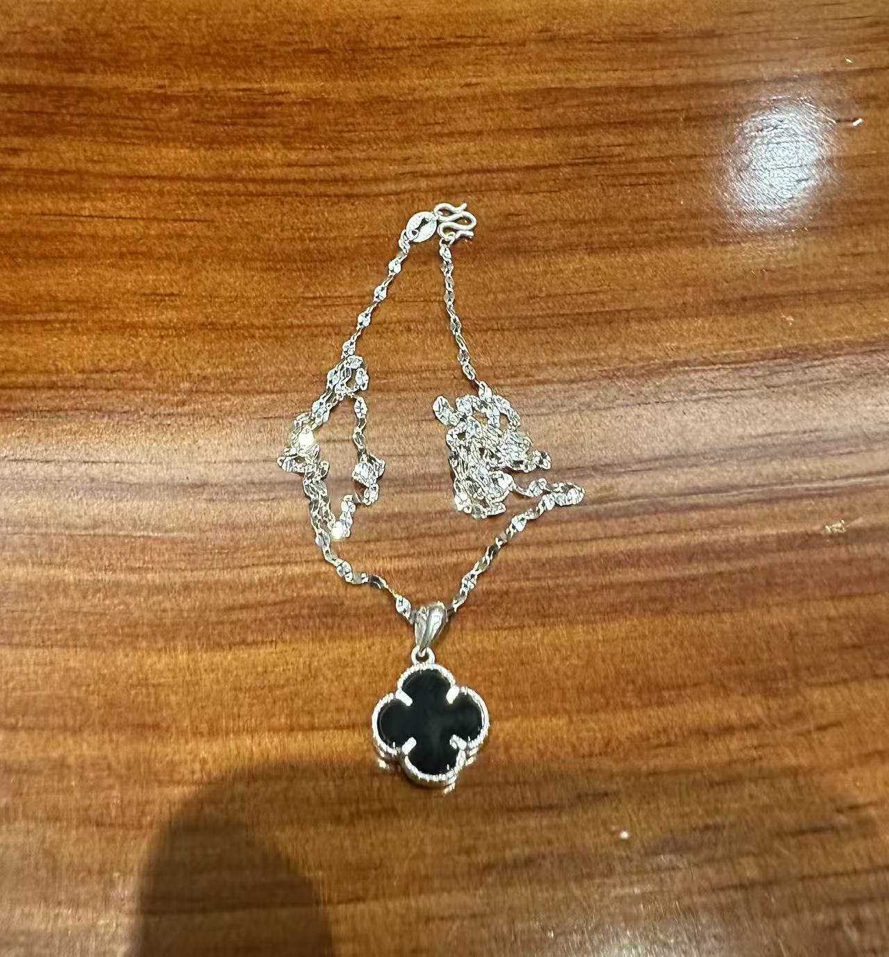 坠链均足银 足银990 车花四叶草黑瑙瑙项链