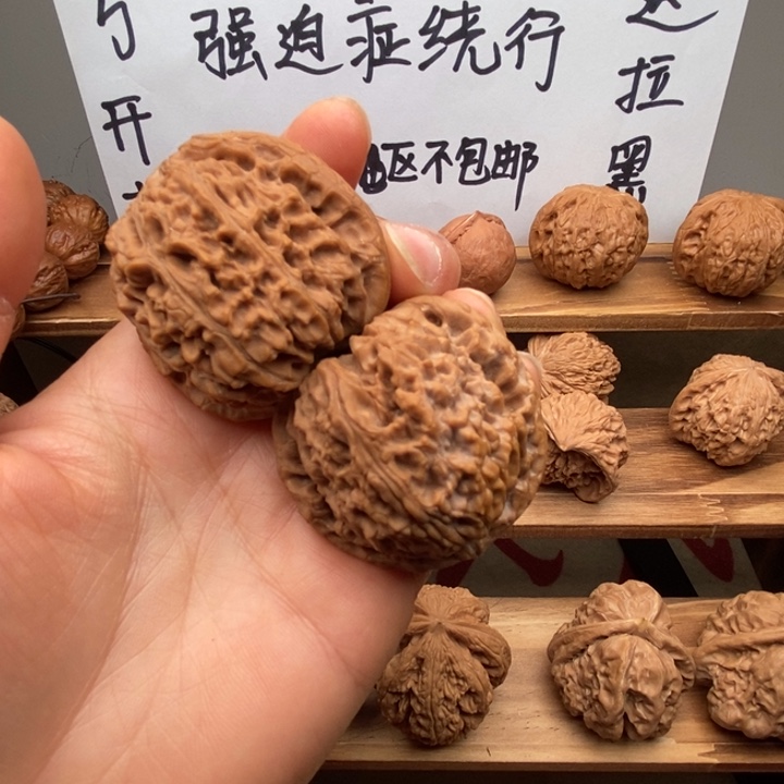 丢***汀核桃球疆不退不换一物一图