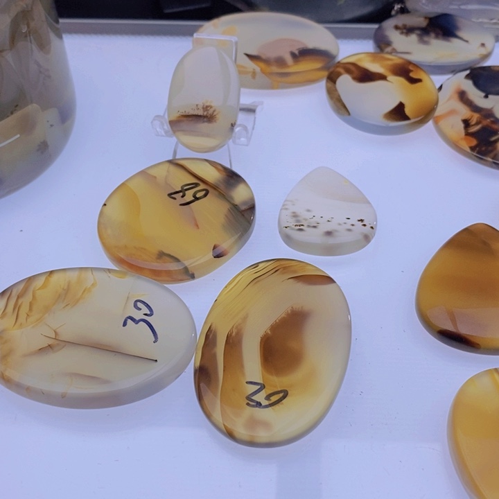 玛瑙/玉髓颈饰未镶嵌丫**?