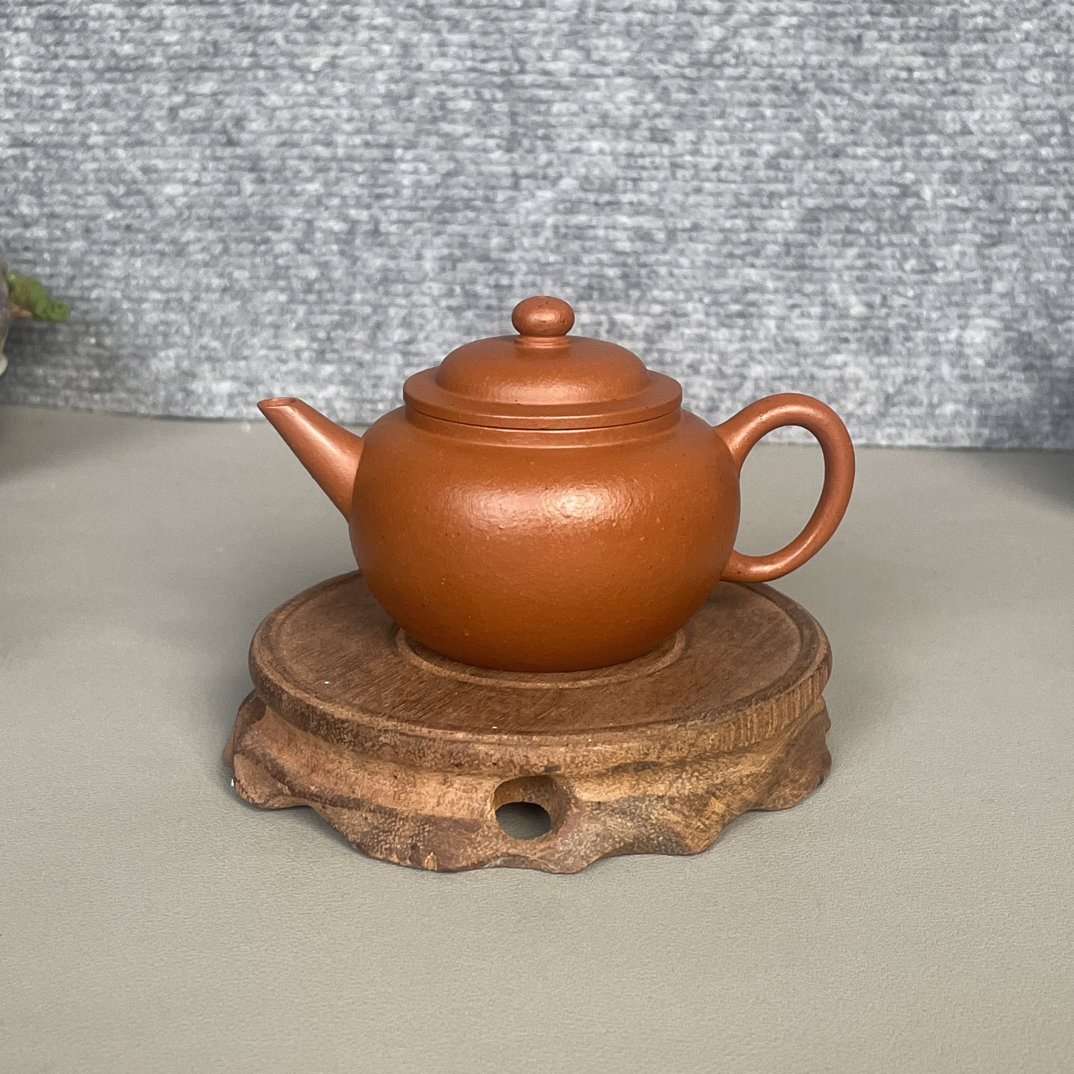 宜兴原矿生砂小煤窑朱手工制（笠帽水平壶容量120cc）