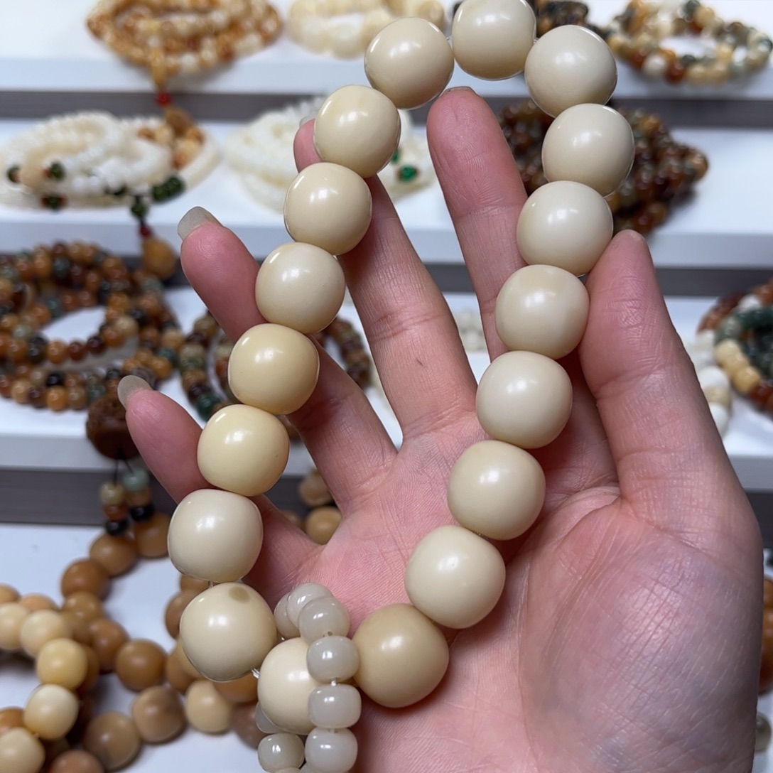 白玉菩提吊坠米白干磨18手持一个
