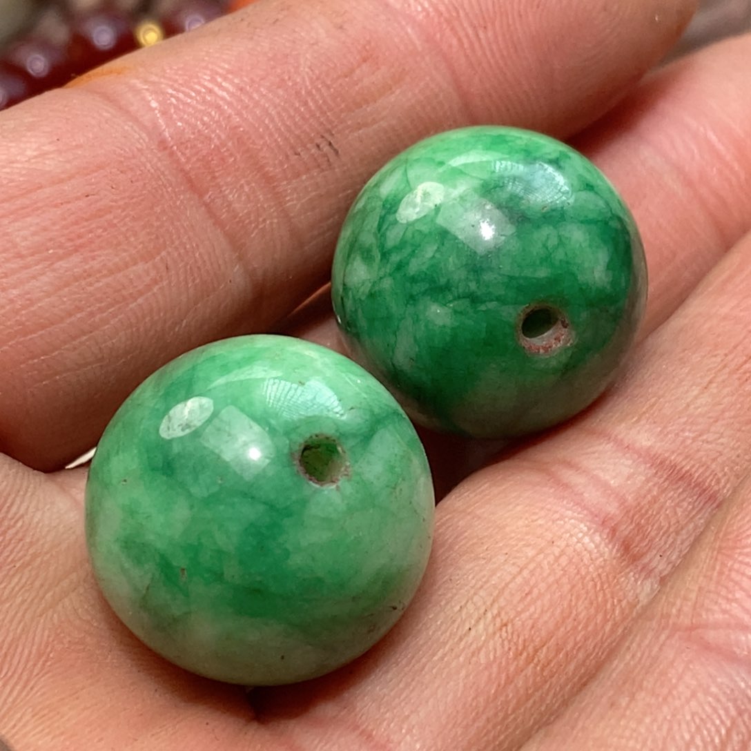 DIY琉璃珠子的形状与颜色有明显