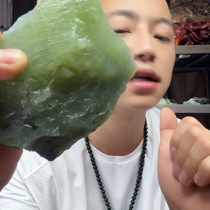 蛇纹石玉未镶嵌珠宝奇石1