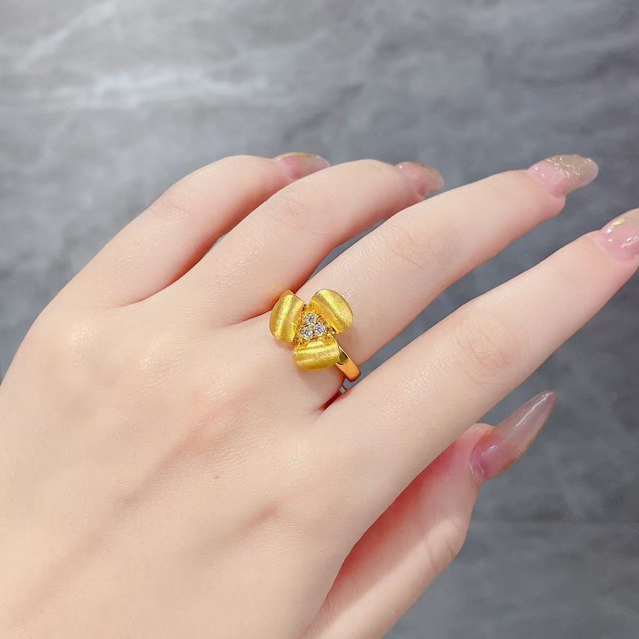 足金999 黄金首饰 5D镶嵌莫桑编号065款戒指 气质甜美