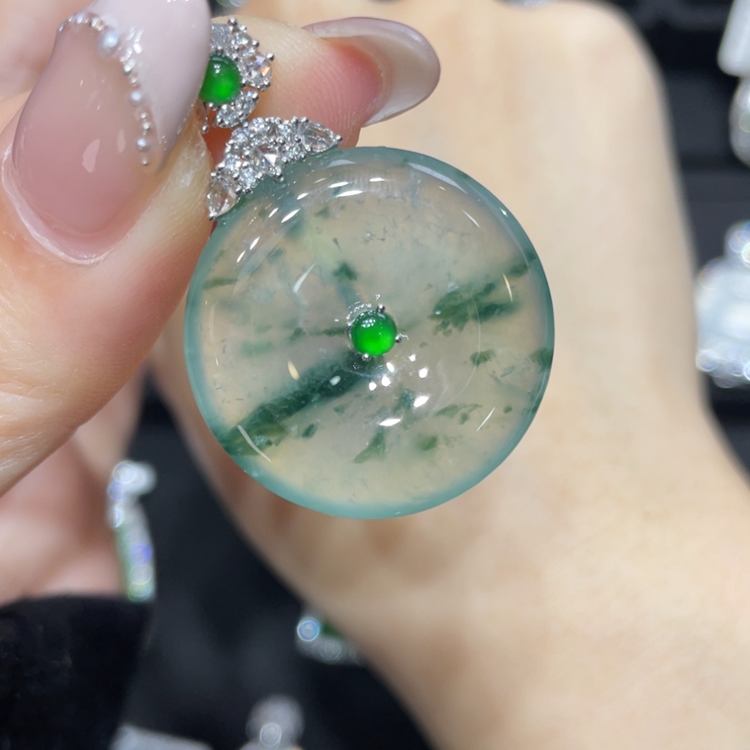 翡翠颈饰18K金镶嵌天然缅甸翡翠a货