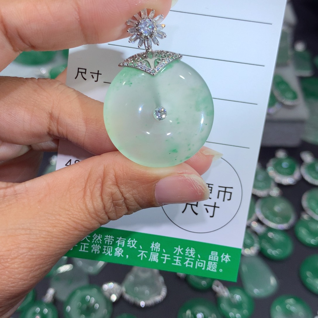 颈饰银S925镶嵌石英质玉（非洲翠）