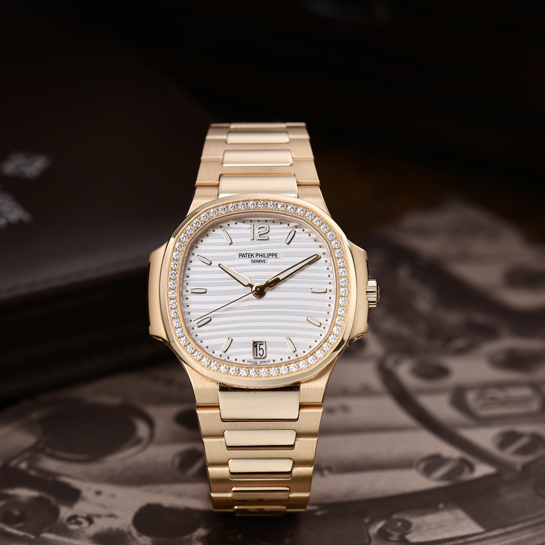99新 Patek Philippe/百达翡丽 7118R白盘 35mm 2025年4月保卡