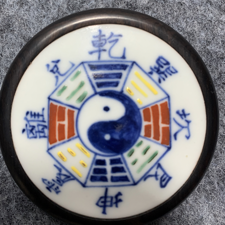 清，八卦挂件一个，瓷片镶嵌