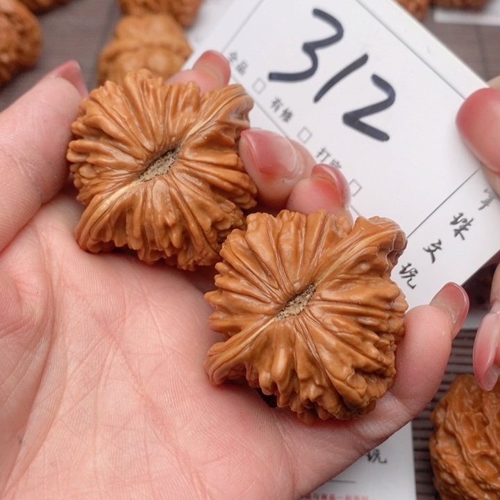 文玩核桃吊坠46楼子312