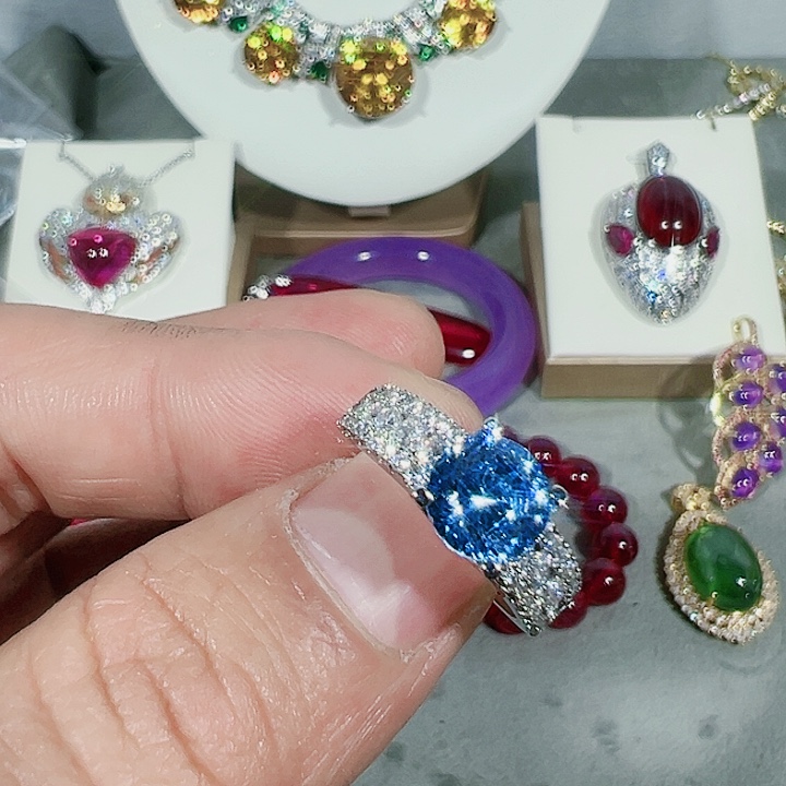 红宝石颈饰未镶嵌