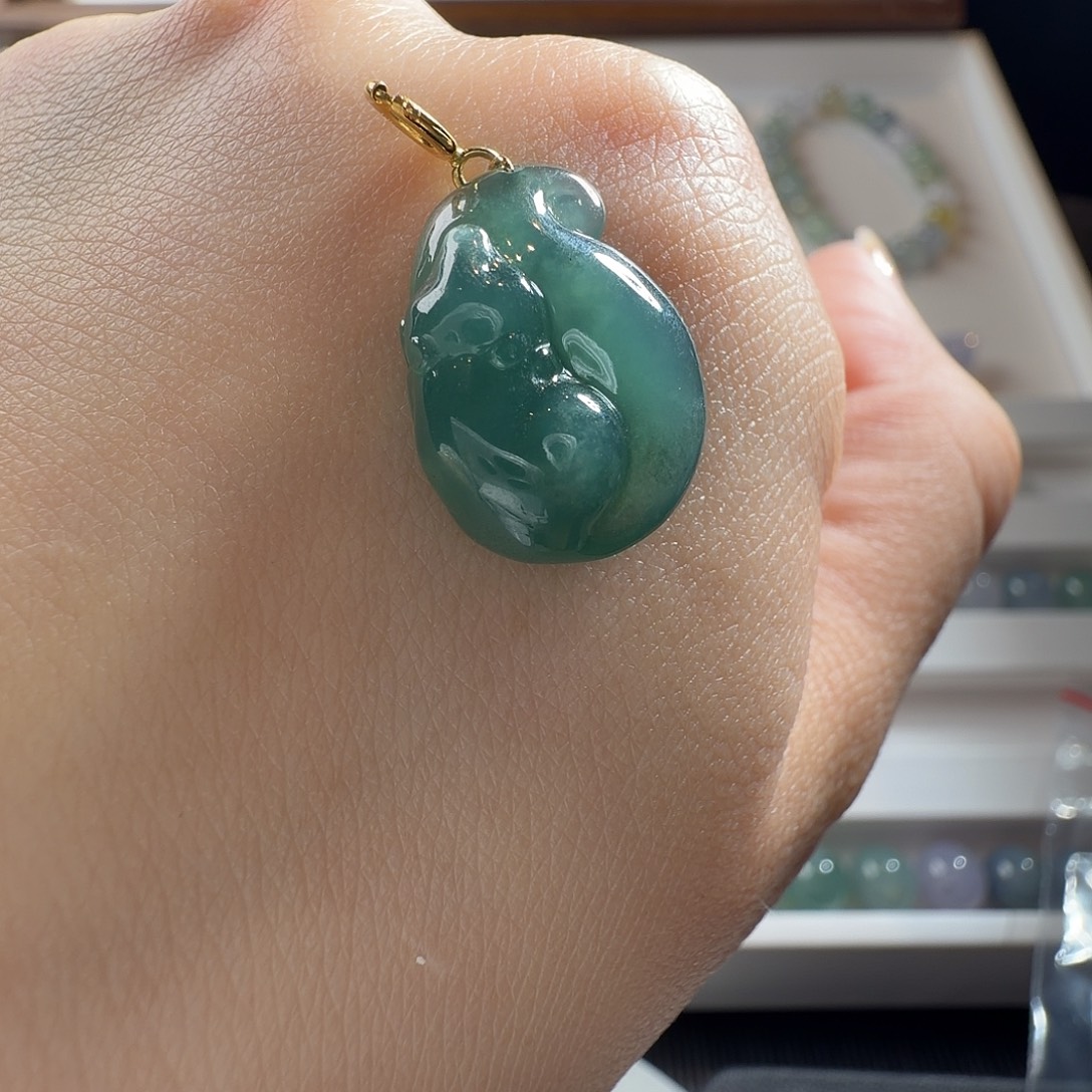 翡翠18K金镶嵌颈饰