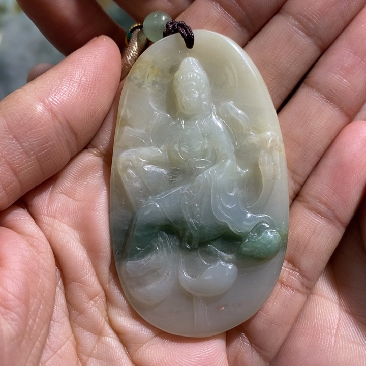 翡翠颈饰未镶嵌卓****n翡翠