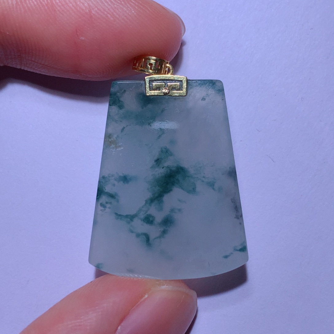 翡翠颈饰18K金镶嵌无事牌