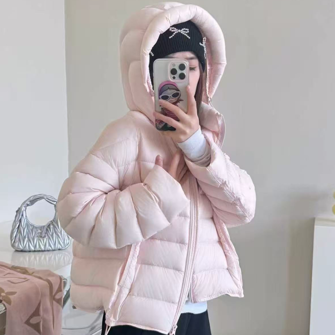 新款轻薄时尚泡芙连帽短款女士冬季白鸭绒保暖
