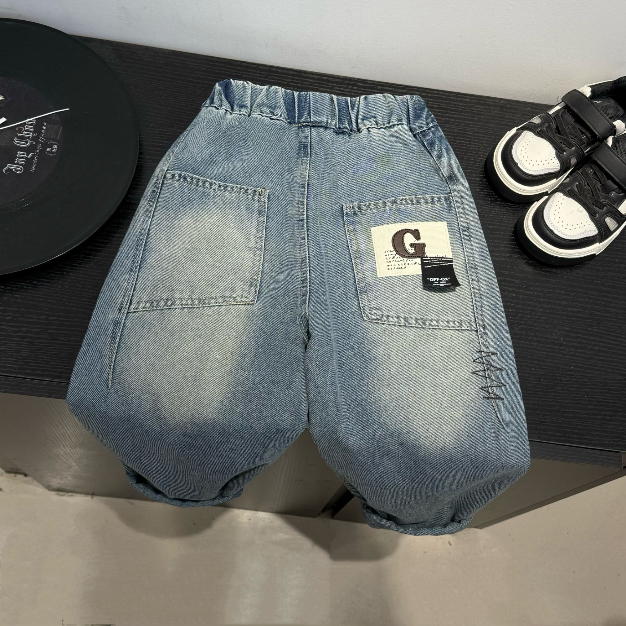 C25813男童春季后袋G字标牛仔裤
