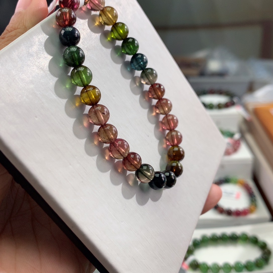 碧玺手链未镶嵌     7mm。    