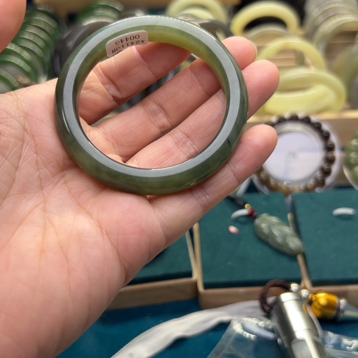 和田玉手镯未镶嵌50.7圈围0011