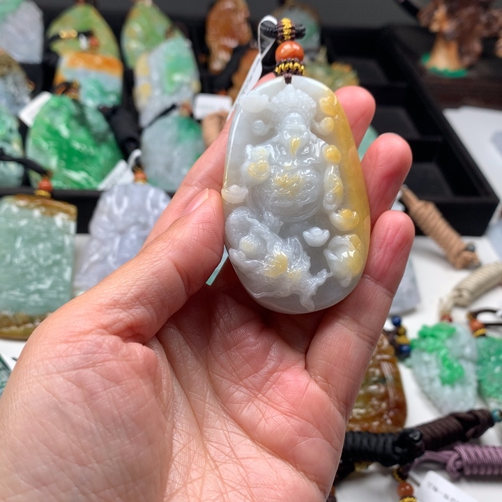 翡翠颈饰未镶嵌吊坠