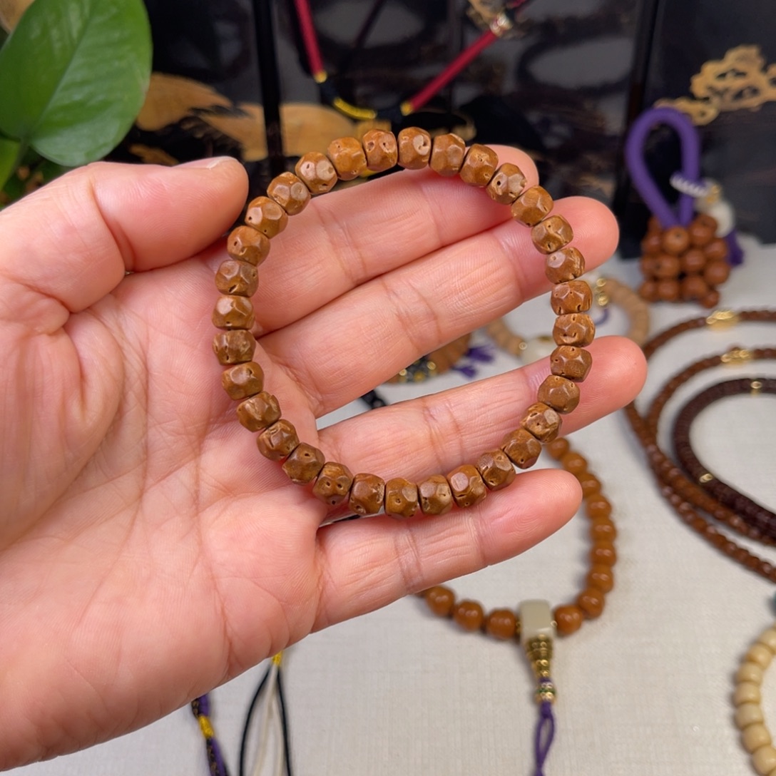 吊坠桃核2457778889999