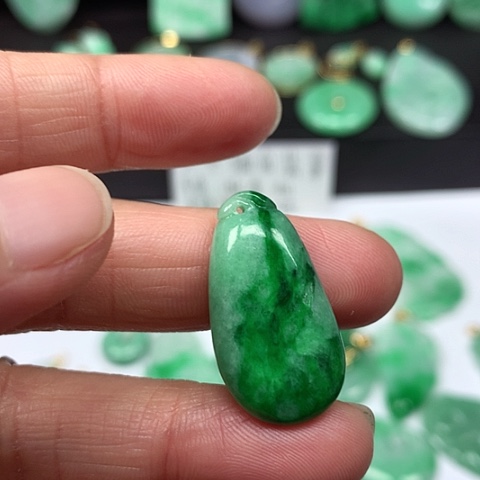 翡翠吊坠(不含链)18K金镶嵌