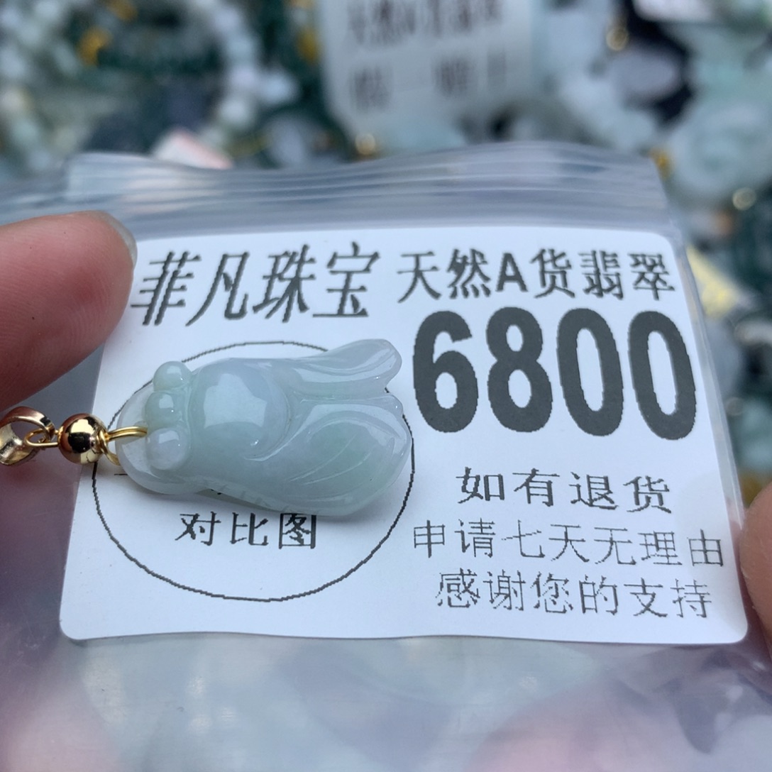 翡翠颈饰未镶嵌6800。