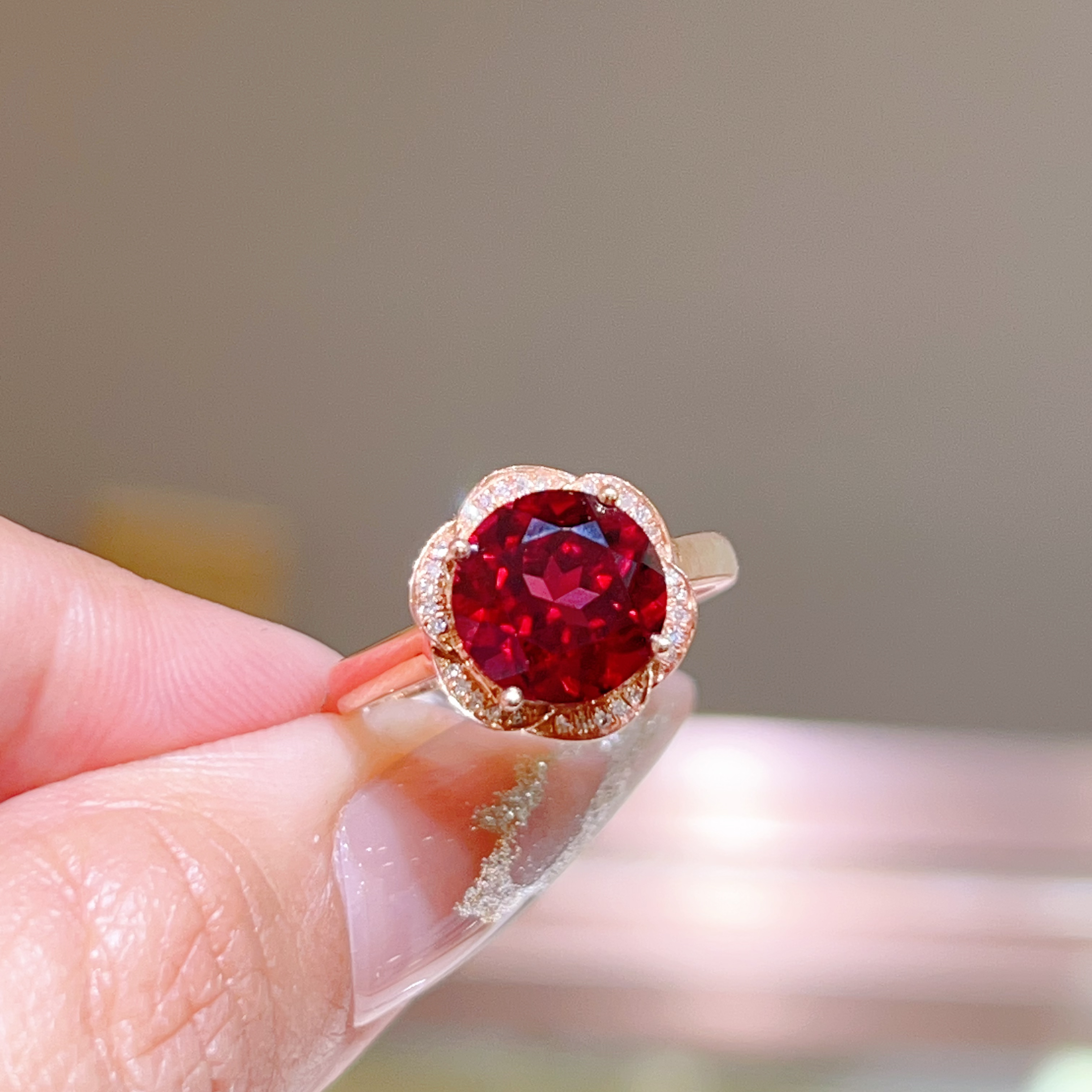 3.77ct 18k金镶嵌石榴石戒指 2350