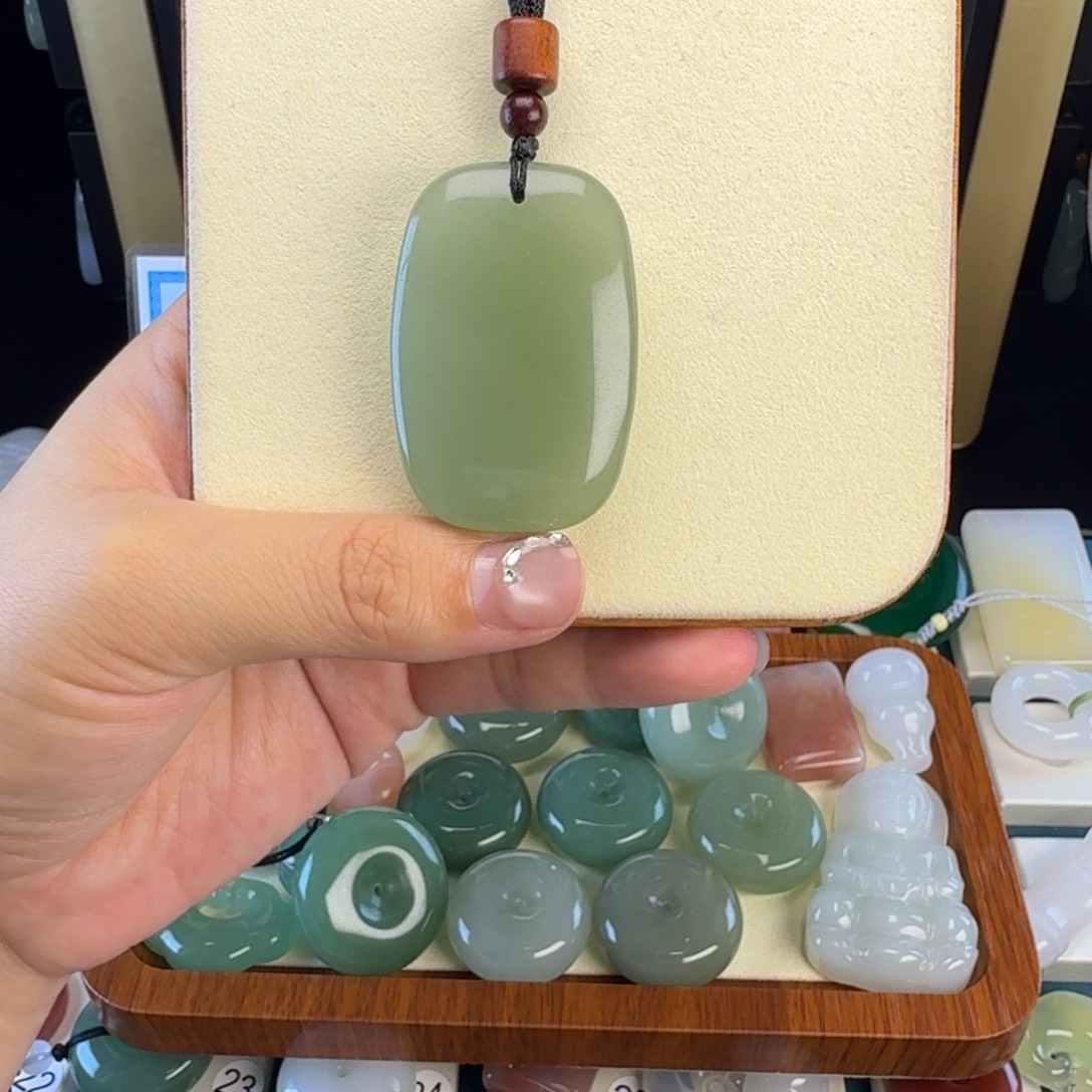 石英质玉未镶嵌颈饰