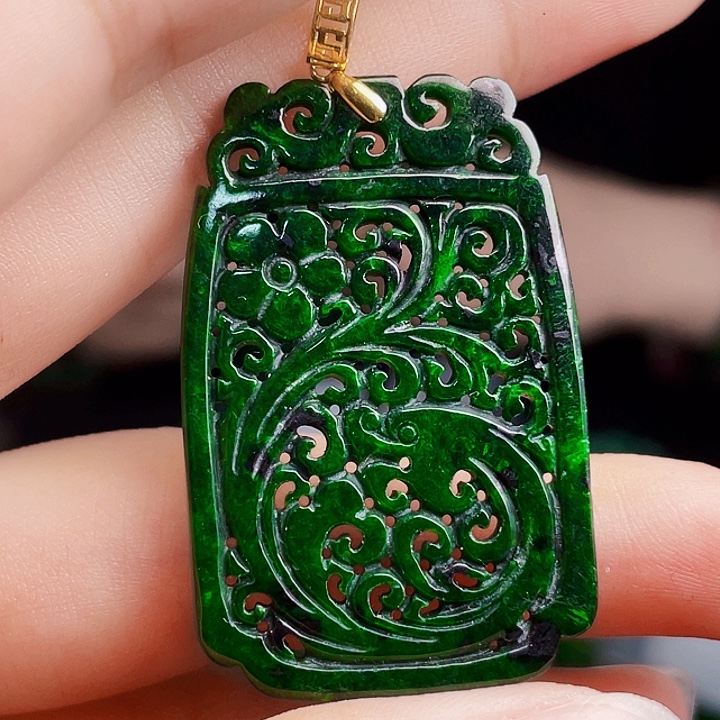 翡翠18K金镶嵌颈饰多样性