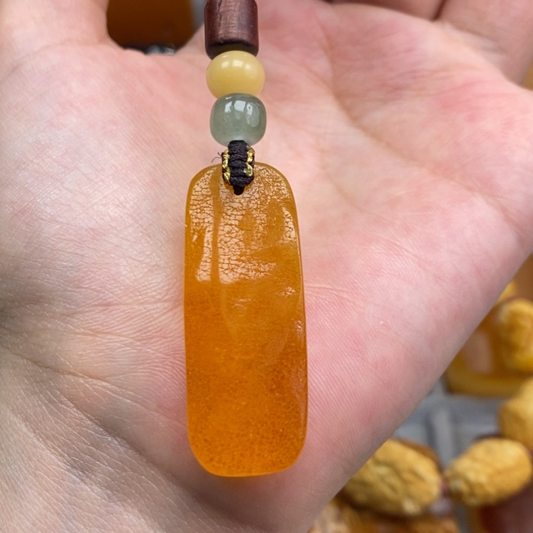 琥珀吊坠(赠链)未镶嵌